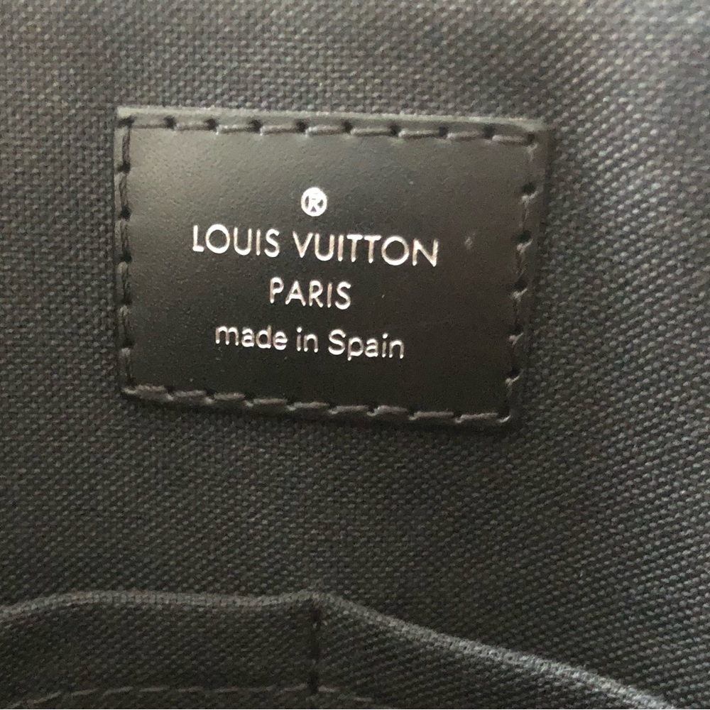 Authentic Louis Vuitton Damier Graphite Porte Documents Jour leather Bag - Picture 5 of 10